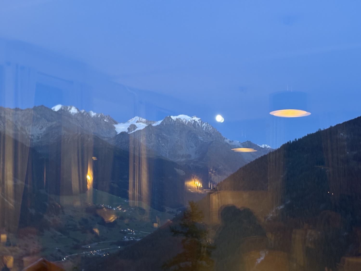 terrible photo of the moonrise over the Grand Combin